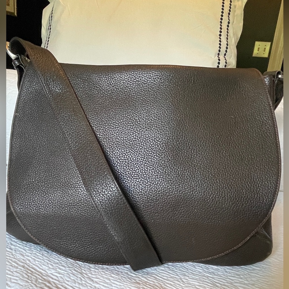 Eddie Bauer brown leather tote…unisex